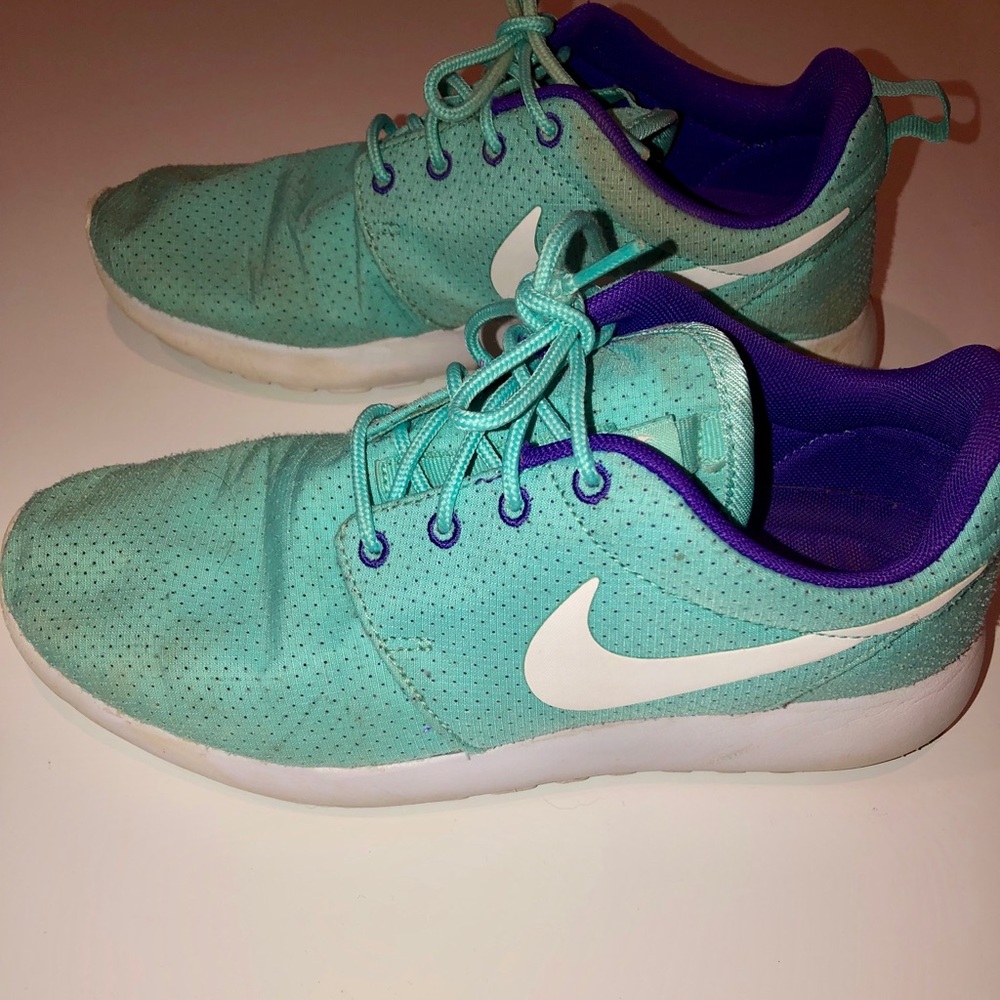 Women’s Nike Roshes
